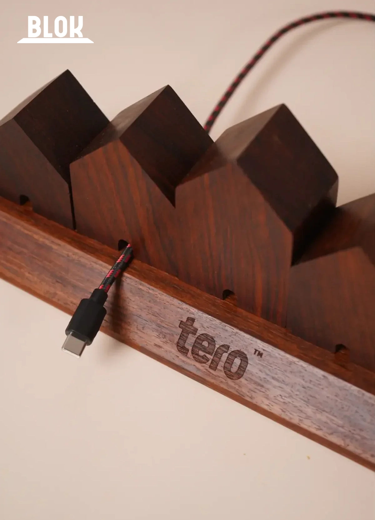 BLOK - Magnetic Cable Organizer