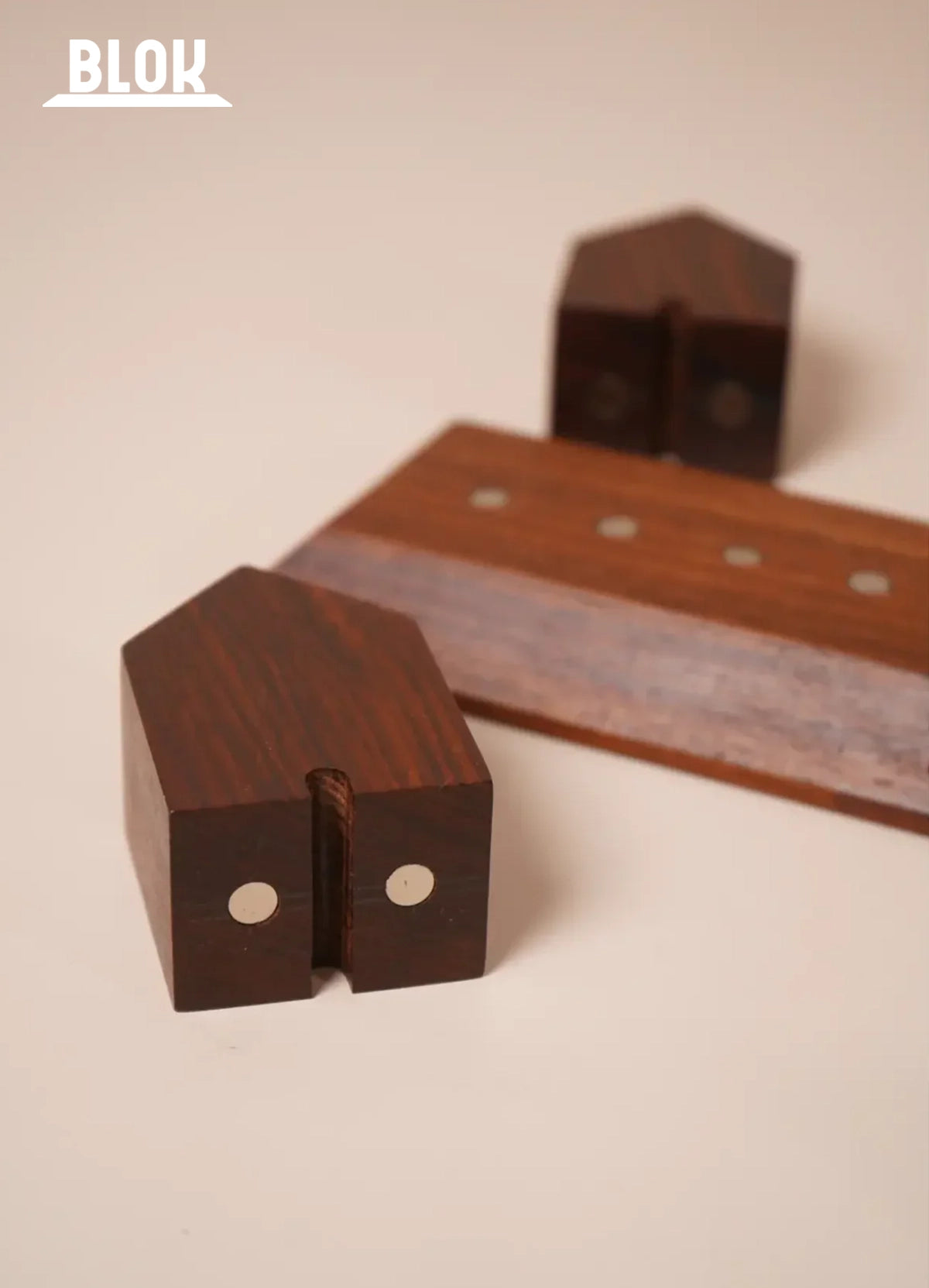 BLOK - Magnetic Cable Organizer
