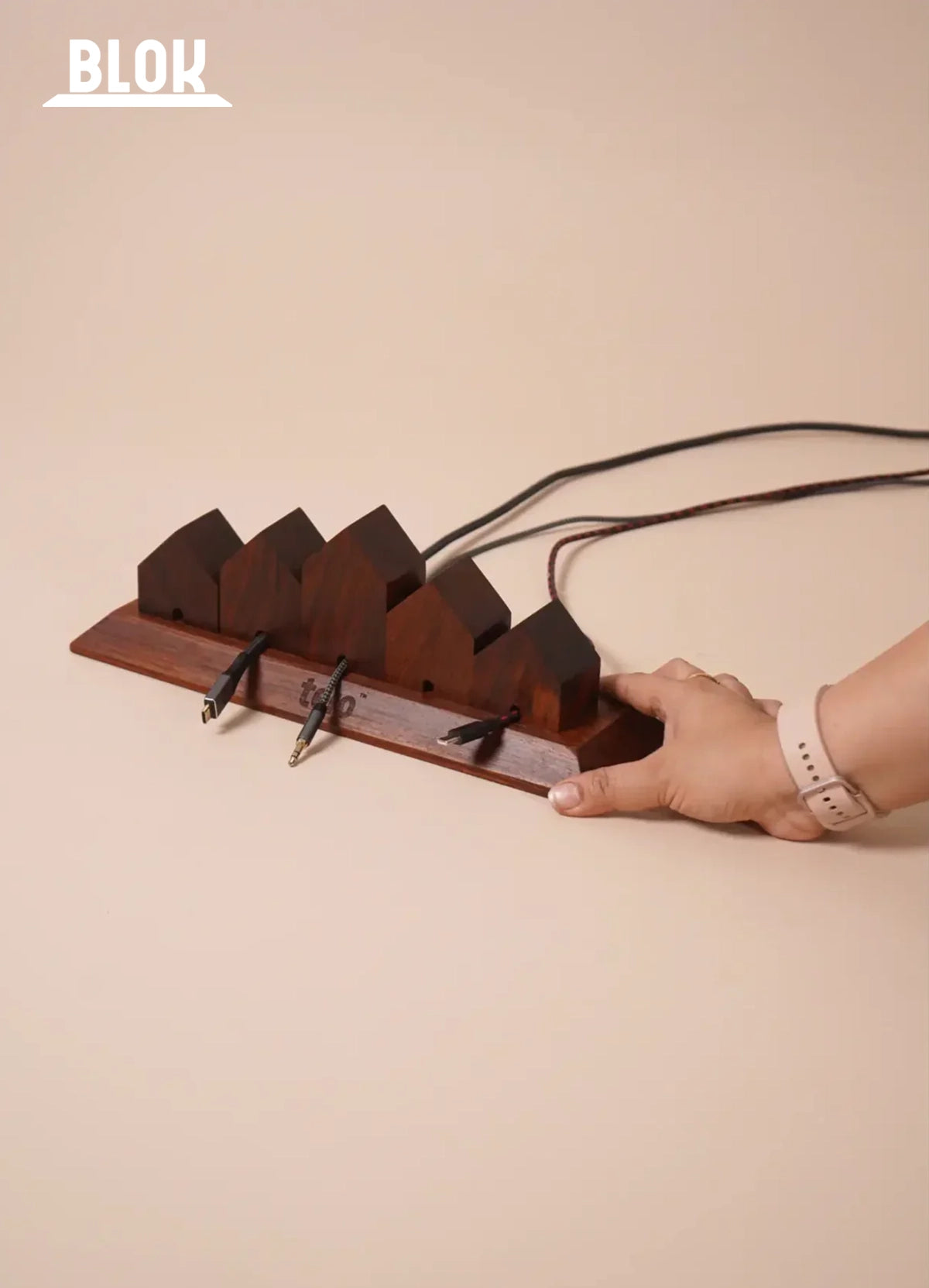 BLOK - Magnetic Cable Organizer