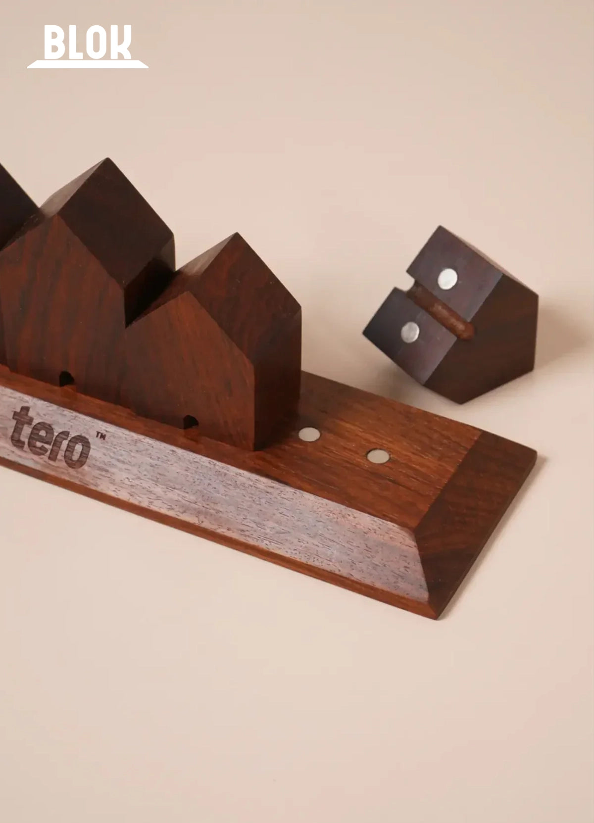 BLOK - Magnetic Cable Organizer