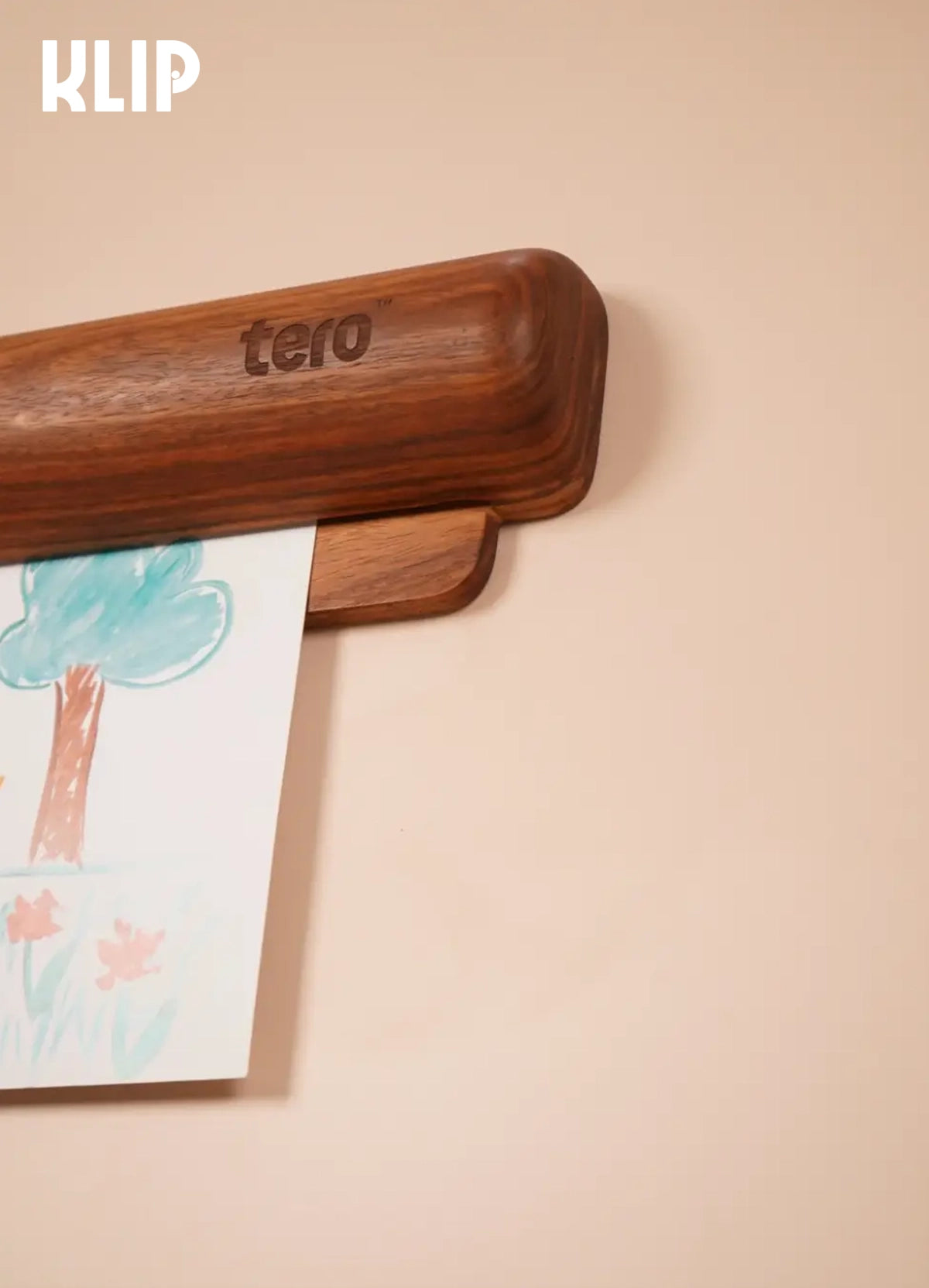 KLIP - Wall mounted paper display frame