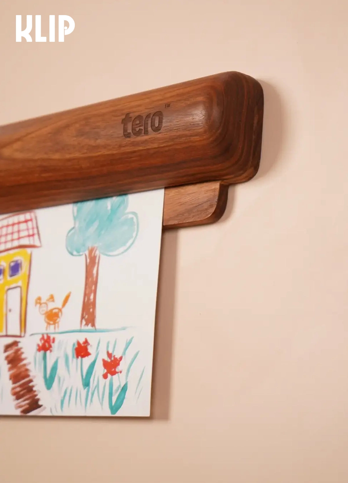 KLIP - Wall mounted paper display frame