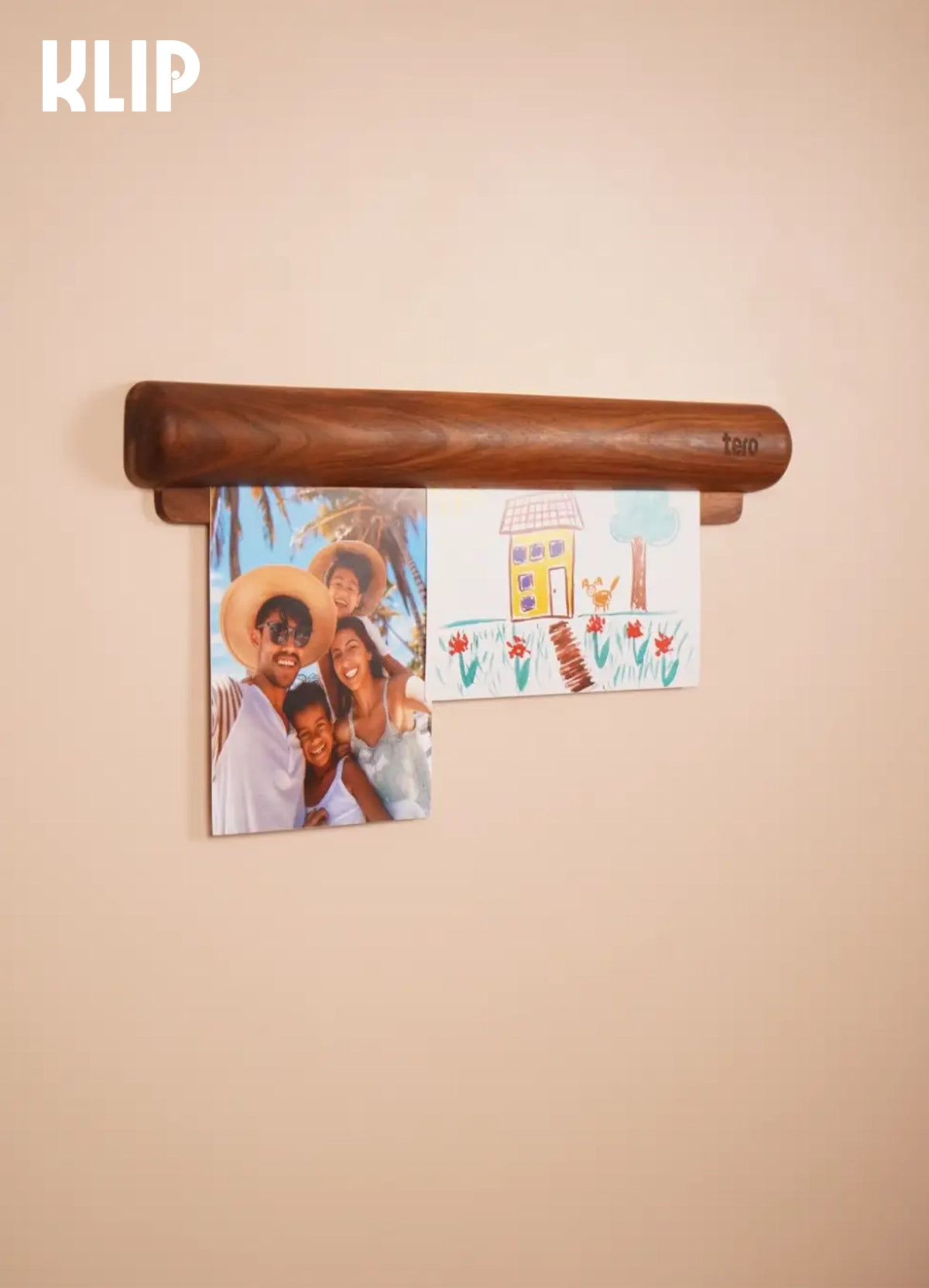 KLIP - Wall mounted paper display frame