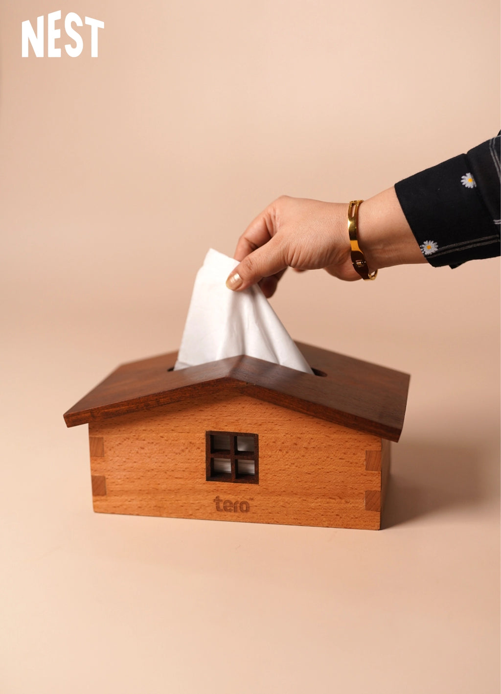 NEST – Wooden Tissue Hut