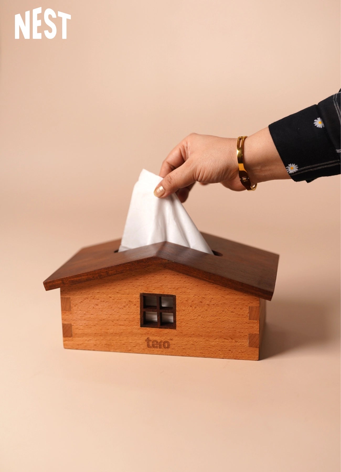 NEST – Wooden Tissue Hut