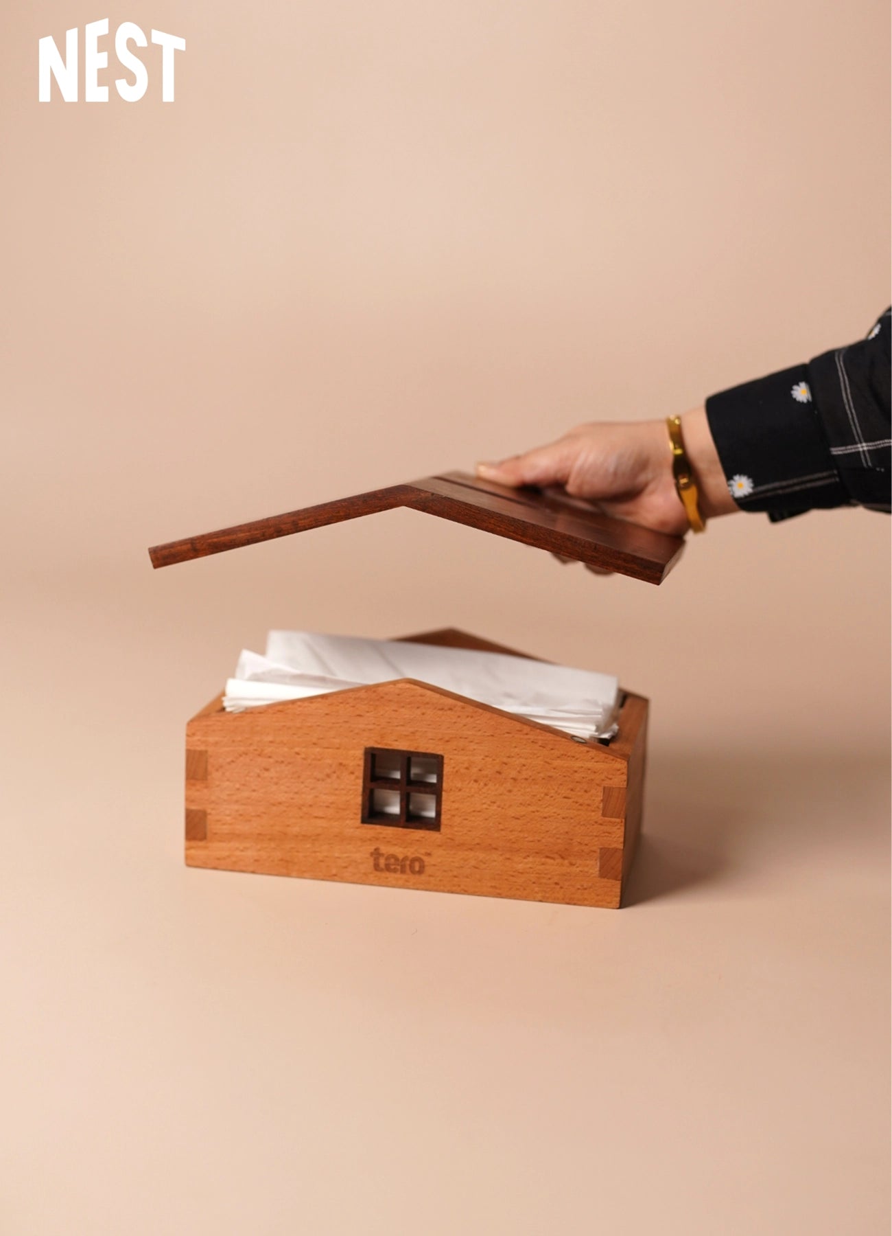 NEST – Wooden Tissue Hut