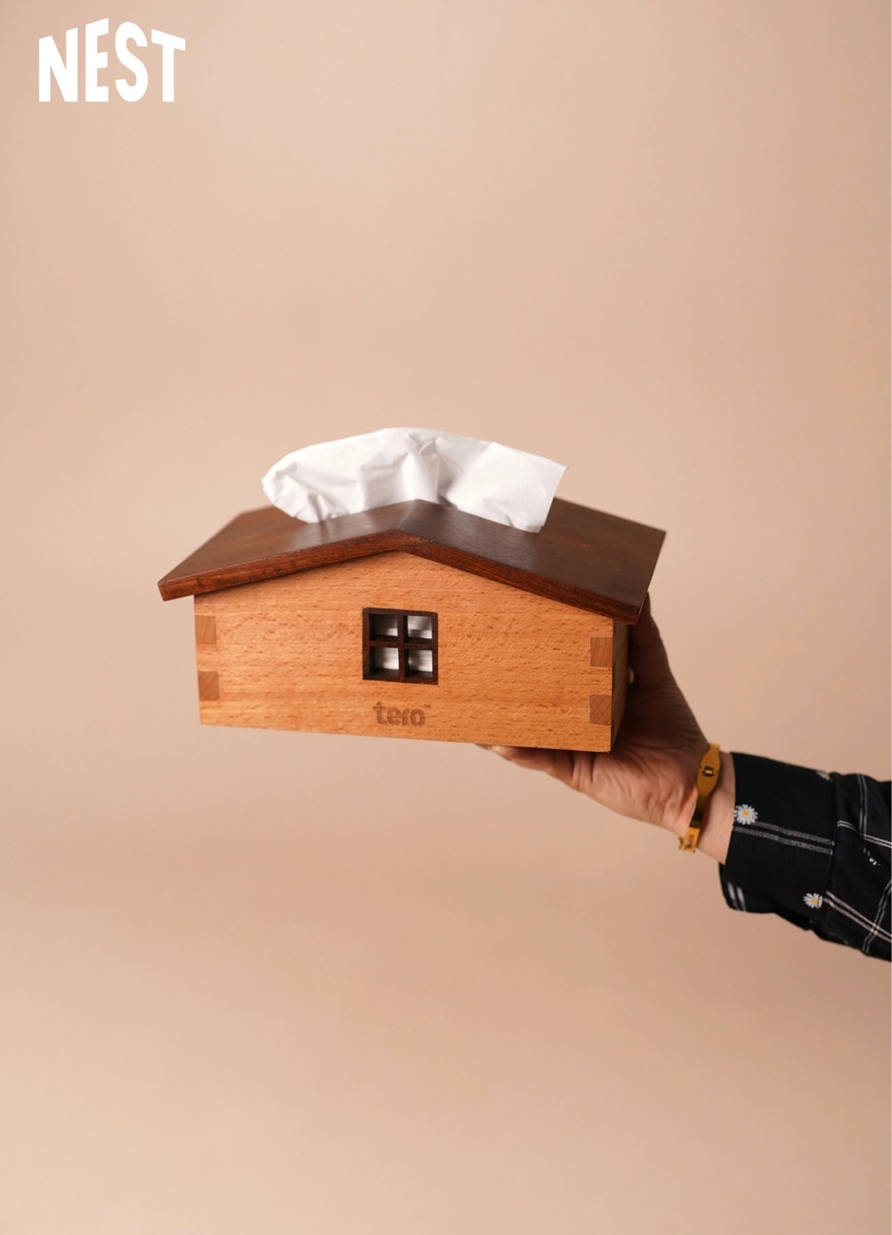 NEST – Wooden Tissue Hut