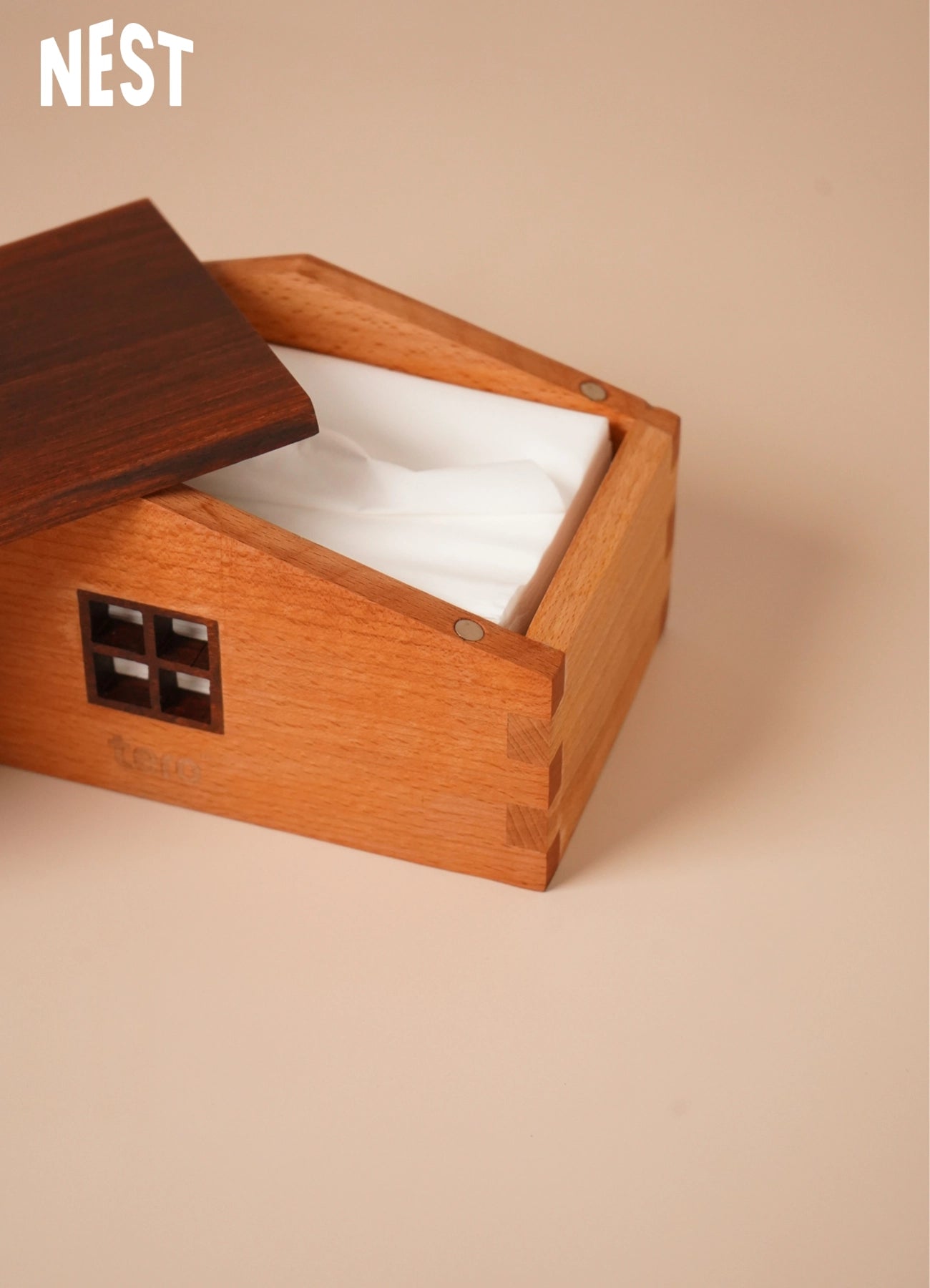 NEST – Wooden Tissue Hut